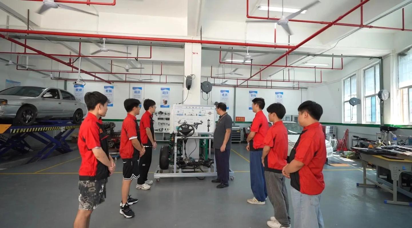 新能源汽车与汽车维修 开启未来技术职业的双重引擎